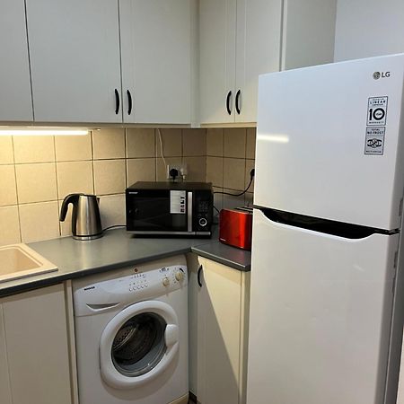 Apartment In Residential Complex With Pool Klorakas Екстериор снимка