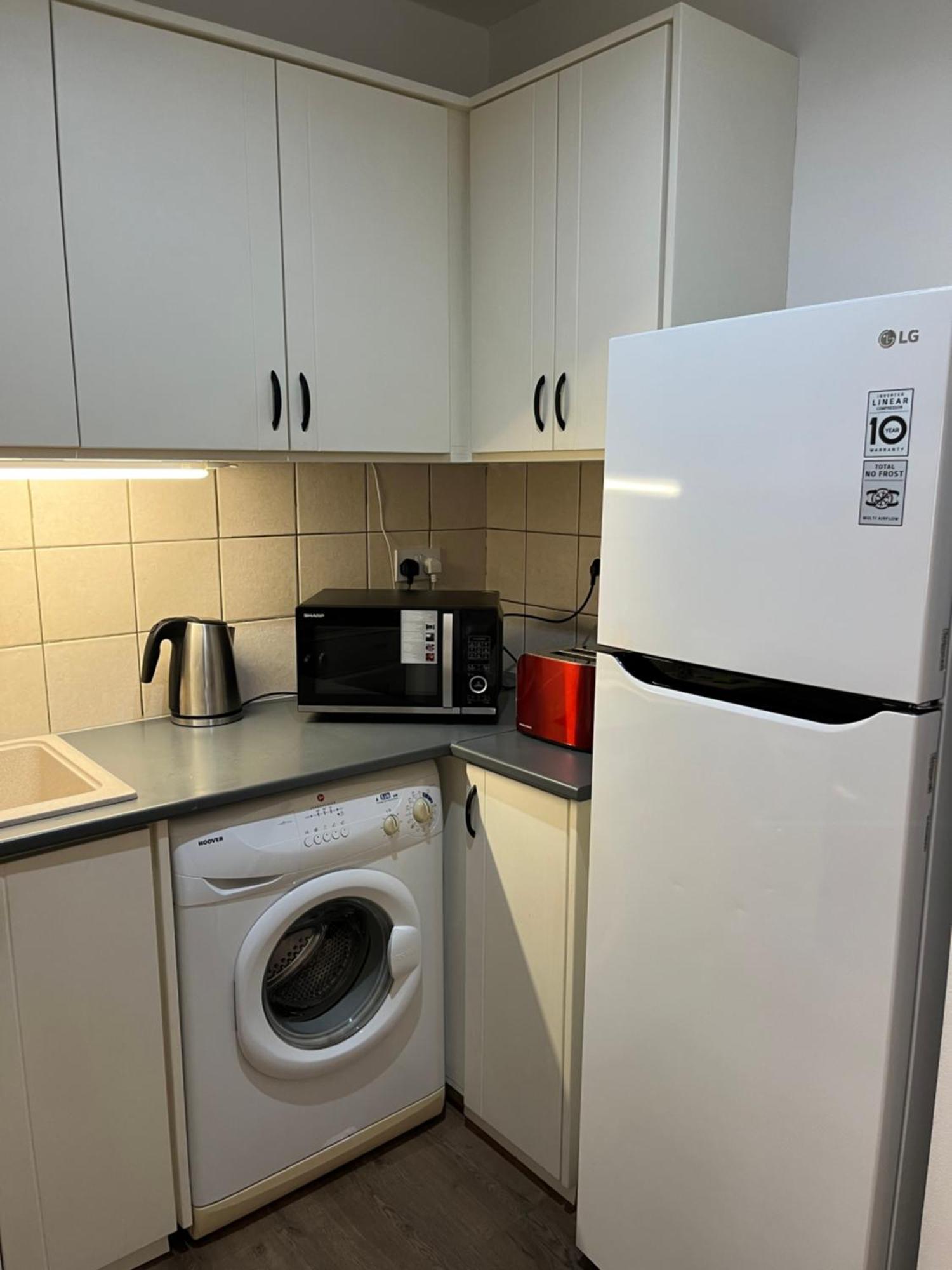 Apartment In Residential Complex With Pool Klorakas Екстериор снимка
