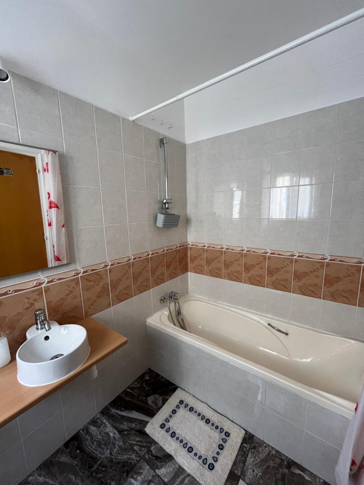 Apartment In Residential Complex With Pool Klorakas Екстериор снимка
